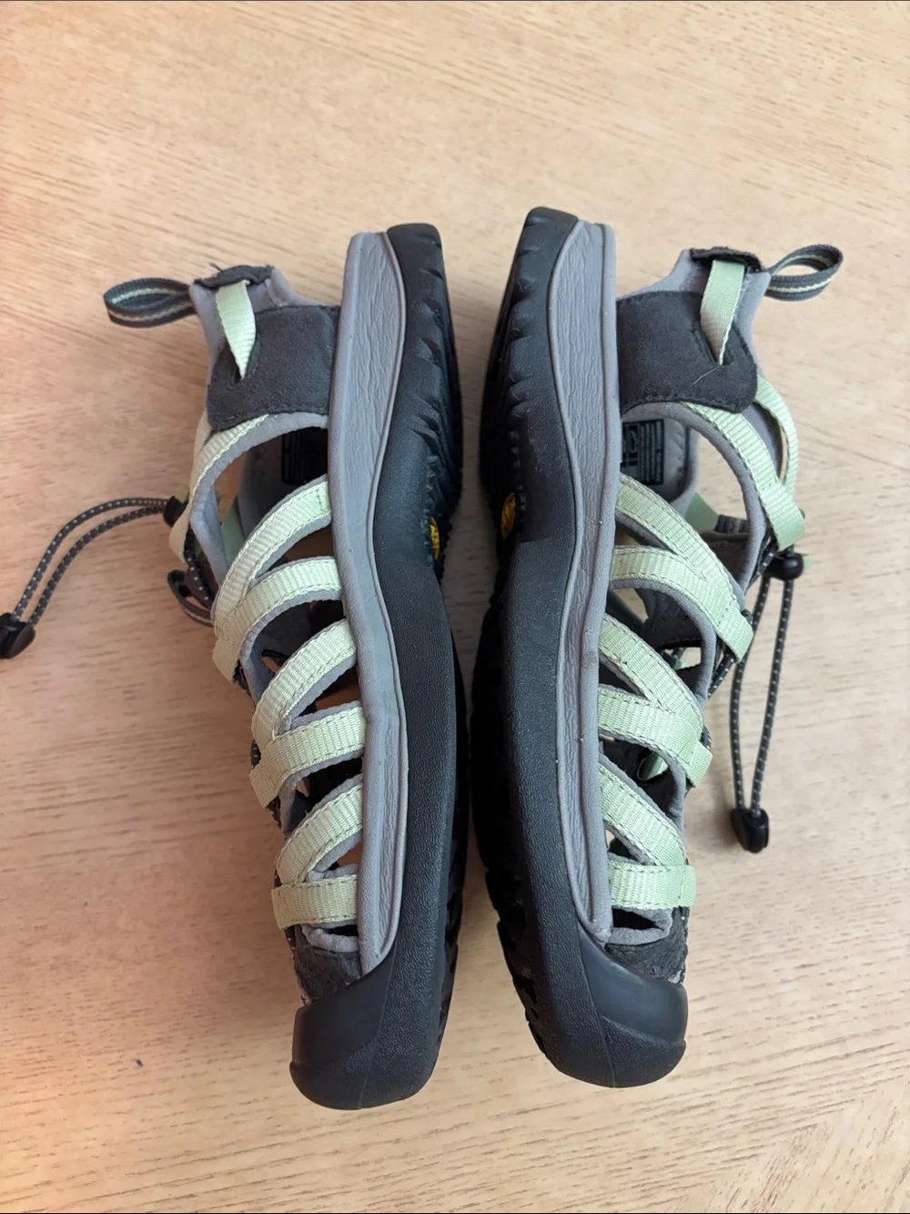 Keen-Style Women’s Closed-Toe Sandals in Light Green and Gray